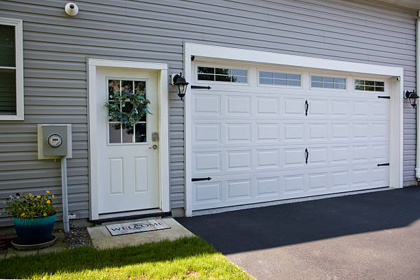 24/7 Emergency Garage Door Panel Replacement experts in Flower Hill, MD